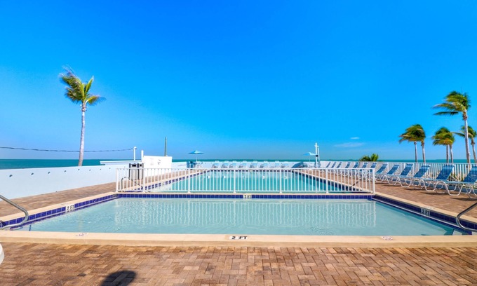 Long Key Hotel | Family-Friendly Fiesta Key RV Resort with Pool & Dining