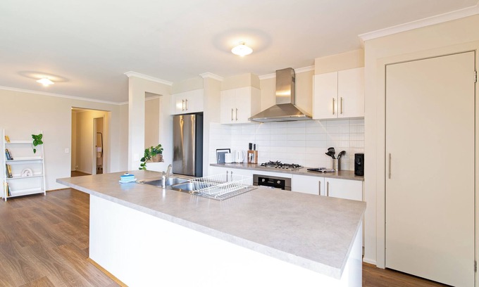 Elizabeth Downs House | Fiesta Retreat with 2 Living Areas, BBQ Space, and Prime Location Near Parks & Shopping
