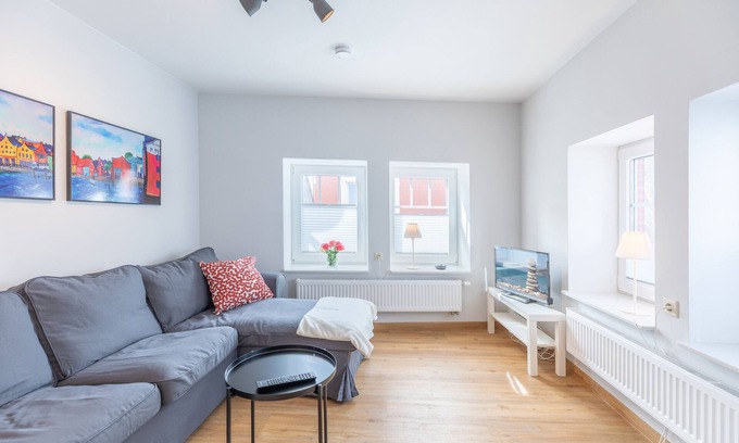 Zentrum Apartment | Explore Fietes Kajüte: Pet-Friendly Getaway for Two