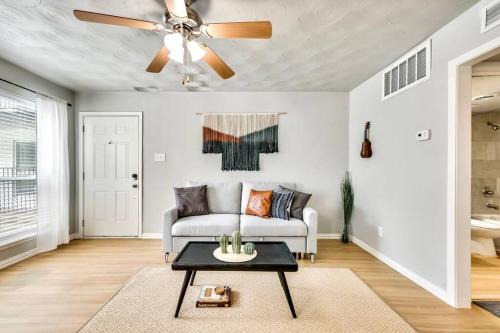 Old East Dallas Apartment | Relaxing Retreat at The Munger Proper + Spa Pool