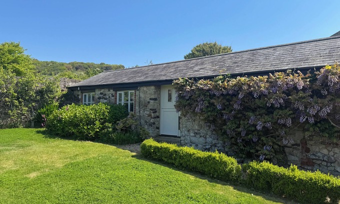 Newport Cottage | FIG COTTAGE, pet friendly, character holiday cottage in Brighstone