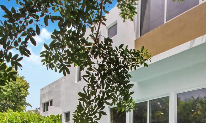 Coral Way Villa | Impressive 6BR Villa with Private Pool, Spa & Top Amenities