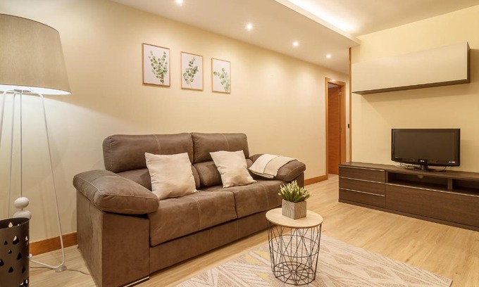Santutxu Apartment | Urban Fika Apartment with Wi-Fi & Family-Friendly Features