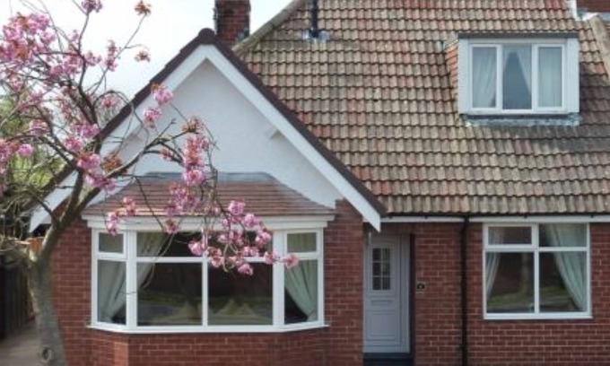 Muston House | Cozy Filey Cottage with Ocean Views & Pet-Friendly Amenities