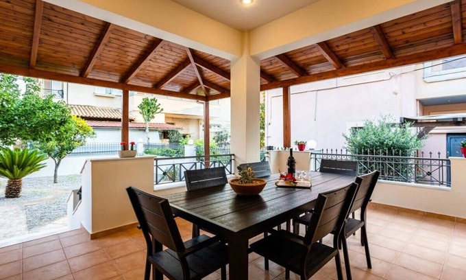 Filiatra House | Filiatra Downtown Cozy Retreat - Family-Friendly Amenities