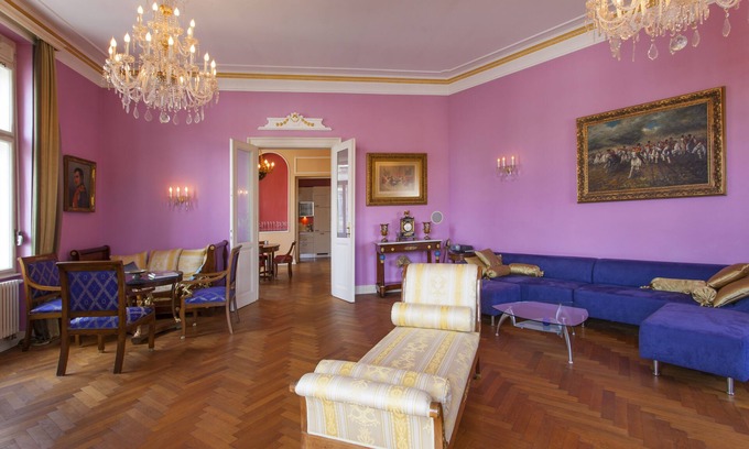 Ljubljana Old Town Apartment | Filips Palace: Top-Rated Apartment with Spa & Hot Tub