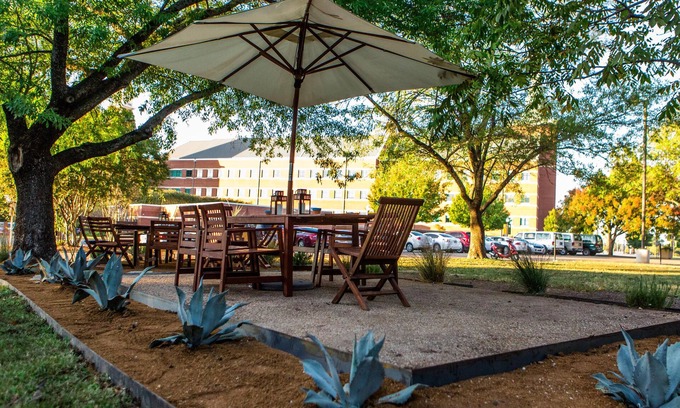 Waco Condo | Discover Waco: Minutes from Magnolia Market & Lake Views