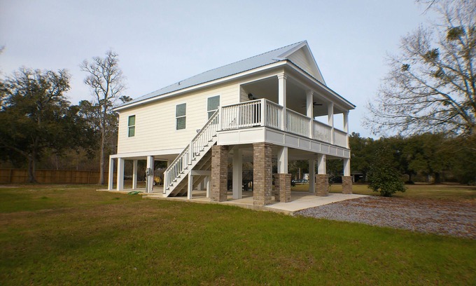 Bay St Louis House | Discover Oceanfront Bliss: New 2BR with Pet-Friendly Perks