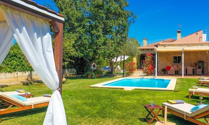 Lloseta Cottage | Finca Alegre: Idyllic Holiday House with Pool & Garden