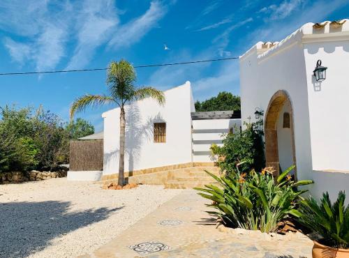 Tarraula Bed & Breakfast | Enchanting Finca Bona Nit with Ocean View & Pool Access