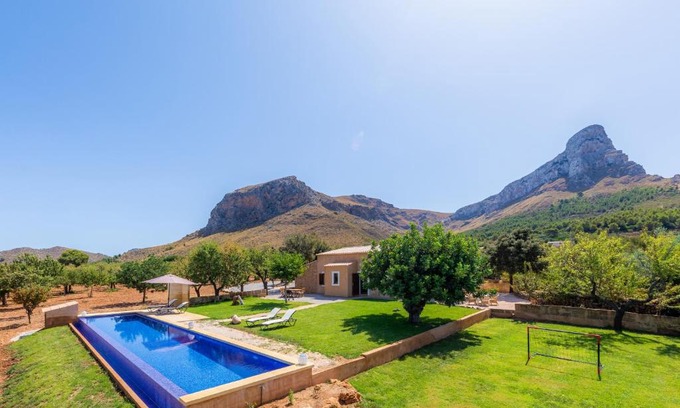 Colonia de Sant Pere Villa | Idyllic Finca Ca'n Jaumí: Oceanfront Bliss Awaits You