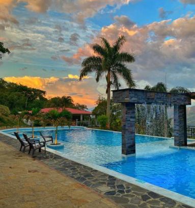 Quebradanegra Resort | Experience Finca Campestre Colibrí: Pet-Friendly Retreat