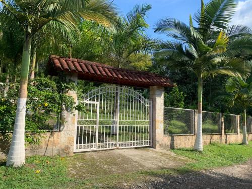 El Colegio House | Inviting Finca Campestre in Mesitas del Colegio Awaits You