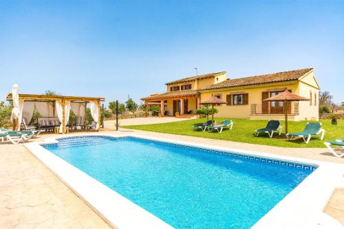 Santa Margalida Villa | Relax at Finca Can Cocou: 4-Star Family-Friendly Retreat