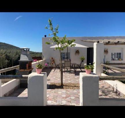 Los Santos de Maimona Apartment | Discover Finca el Atardecer: Family-Friendly Getaway