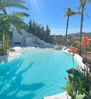 Los Santos de Maimona Apartment | Inviting Finca el Atardecer-Luna with Pool and Hot Tub