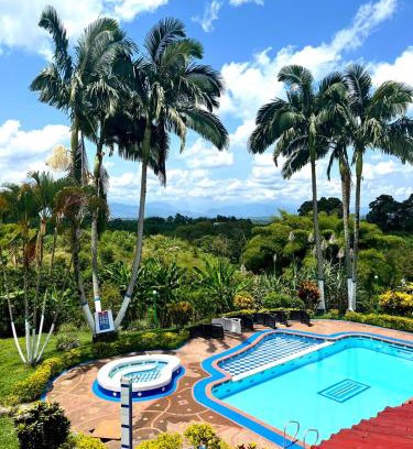 Circasia House | Family-Friendly Finca Hotel Andaquies with Pool & Hot Tub
