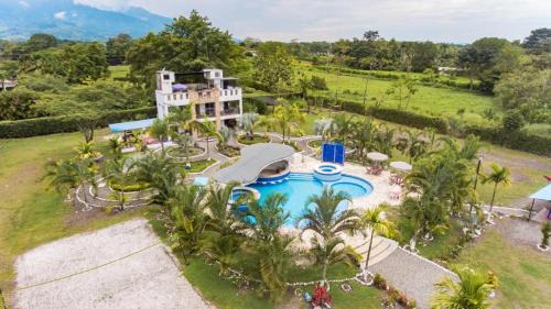 Restrepo Resort | Relax at Finca Hotel Mesopotamia: Pool, Hot Tub & Breakfast