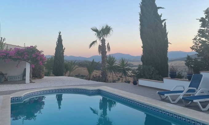 Alora Cottage | Relaxing Retreat with Pool and Spa in the Countryside