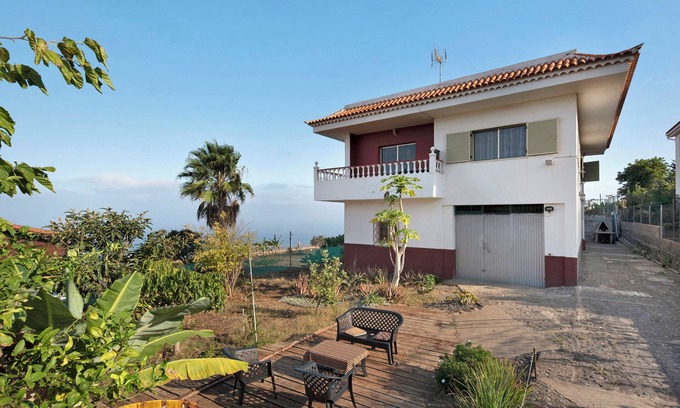 Tagoro Villa | Finca Jalón de Cameros: Ocean Views & Relaxing Terrace