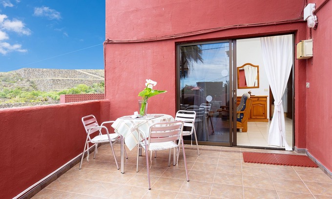 Icod de los Vinos Apartment | Discover Finca La Gaviota: Spa & Family-Friendly Retreat