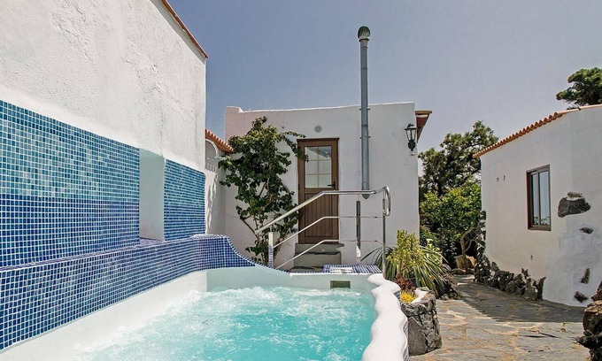 El Tanque House | Relaxing Finca Retreat with Ocean View and Private Whirlpool