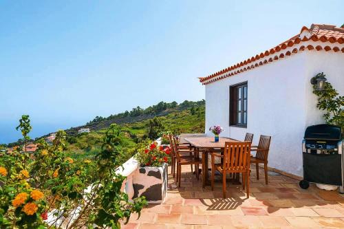 El Tanque Apartment | Discover Finca La Hoya El Tanque: Family-Friendly Retreat