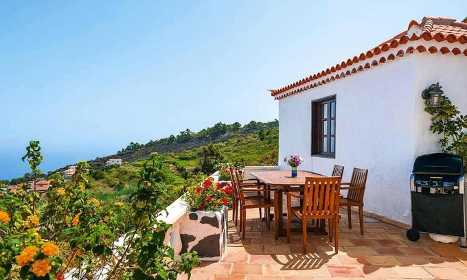 El Tanque Apartment | Discover Finca La Hoya: Family-Friendly Stay in El Tanque