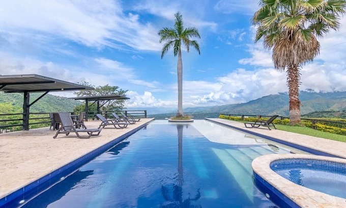 San Jeronimo Villa | Pet-Friendly Finca La Isla: 10/10 Villa with Spa & Pool