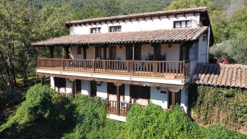 Candeleda House | Explore Finca La Josa: 4-Star Family-Friendly Retreat