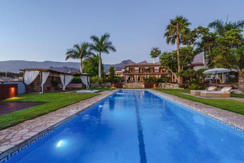 Costa Adeje Villa | Relax at Finca La Rosa de Los Vientos: Oceanfront Retreat
