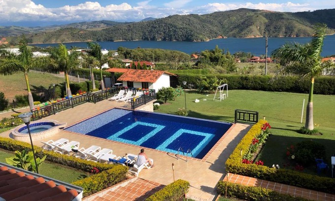 Calima House | Unforgettable Finca Lago Calima with Scenic Views & Pool