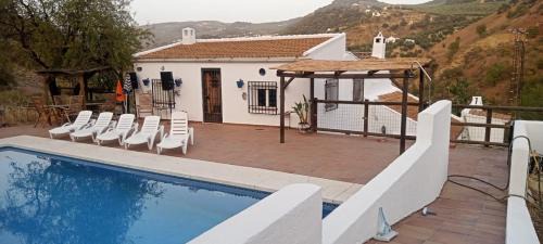 Iznajar Apartment | Discover Finca Las Minas: Pet-Friendly with Ocean Views