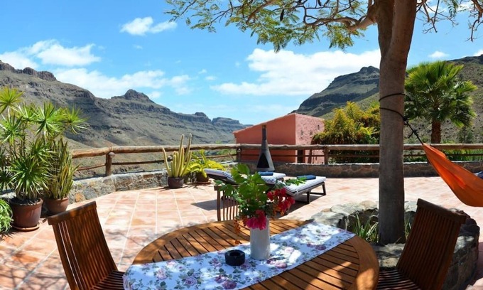 San Bartolome de Tirajana House | Finca Las Olivas - Country Retreat with Heated Pool & Spa