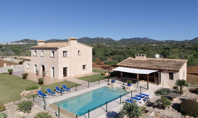 Felanitx House | Discover Finca Sa Pletassa: Pool, Garden & BBQ Oasis