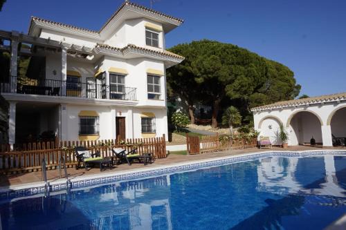 San Ambrosio Villa | Elegant Finca Sotolindo: Oceanfront Haven with Pool