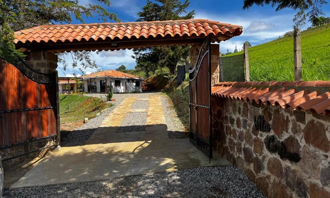Los Santos Villa | Serene Finca Villa Cristina: 4-Star Oceanfront Retreat