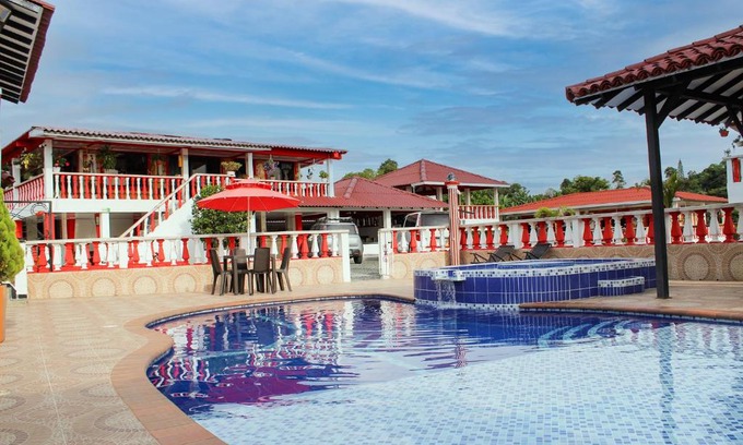 Alcala House | Discover Comfort at Finca Villa Hermosa with Pool & Breakfast
