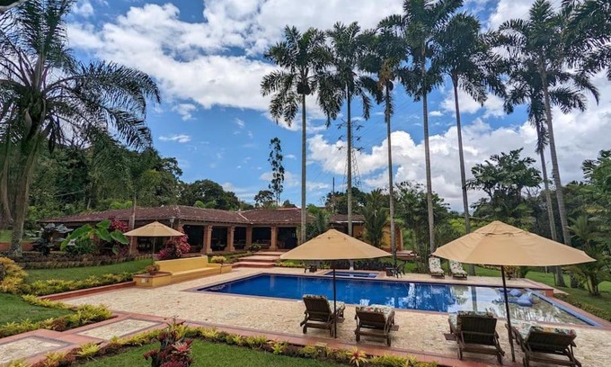 Barbosa Villa | Relax at Finca Villa Kaisa: Pet-Friendly Retreat with Pool