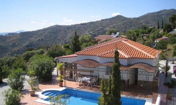 Sayalonga House | Serene Finca with Pool in a Quiet Cul-de-Sac Retreat