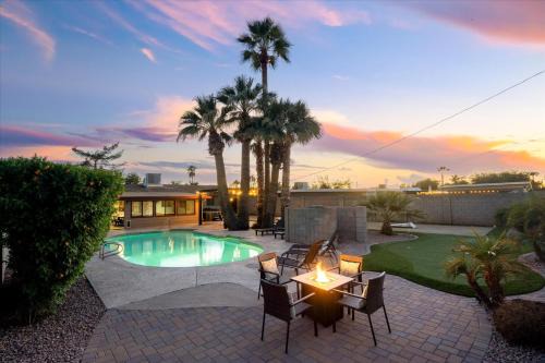 South Scottsdale House | Discover Relaxation at Find Me Under The Palms, 4-Star Escape