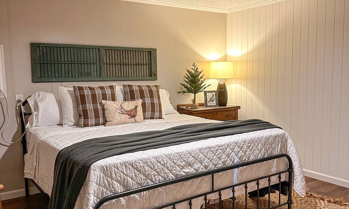 Pitts House | Cozy Retreat at Earlene’s Place with Child-Friendly Amenities