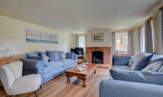 Docking House | Finder's Cottage: Pet-Friendly Retreat for Up to 8 Guests