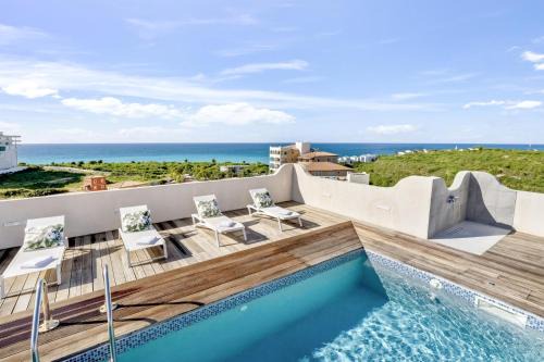 Cupecoy Apartment | Prime 3 BR Oceanview Penthouse with Pool - La Perla Sky