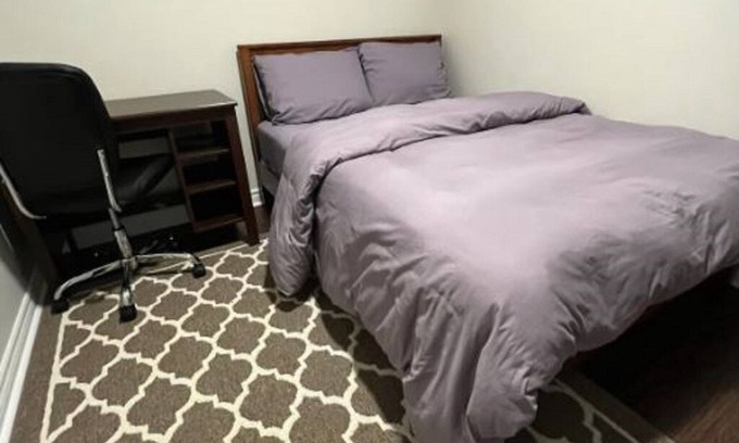 Halton Regional Municipality House | Cozy Suite with Free Parking, Wifi & Pool Access