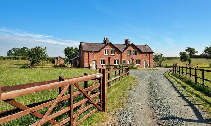 Halfway House House | Tranquil Getaway at Finest Retreats - Fox and Hare