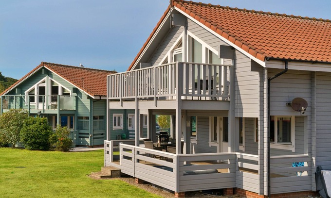 Hopton Ski Chalet | Dreamy Retreats at Puddleduck with Pool & Lake Views