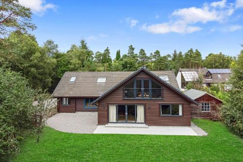 Torlundy House | Premier Getaway at The Logs - Pet and Child Friendly Stay