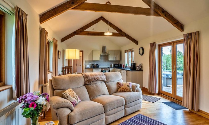 Liskeard House | Unforgettable Getaway at The Shippon - Pet Friendly Retreat