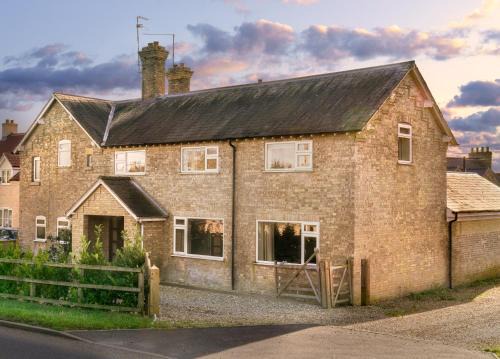 Tilney Fen End House | Charming Getaway at The Stables - 4 Star Family Retreat